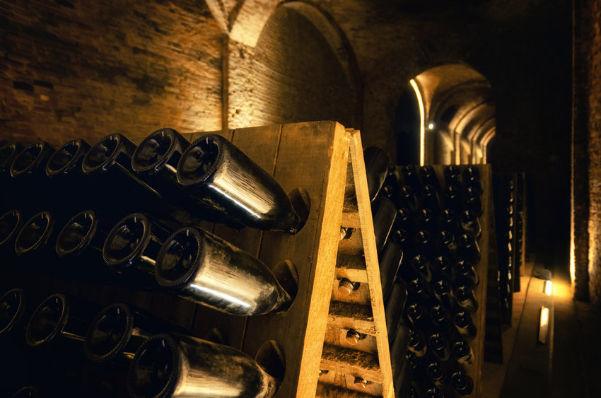 Comment bien aménager sa cave à vin : 5 conseils pratiques et 5